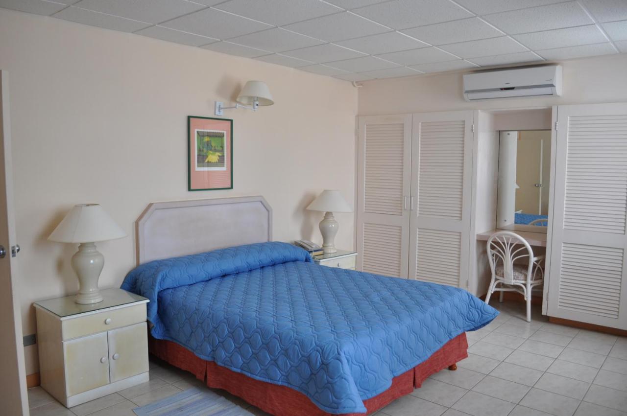 Hotel Pommarine Бриджтаун Екстериор снимка