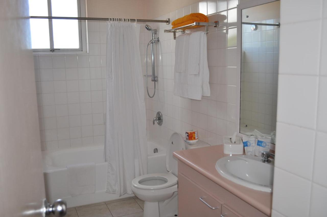 Hotel Pommarine Бриджтаун Екстериор снимка